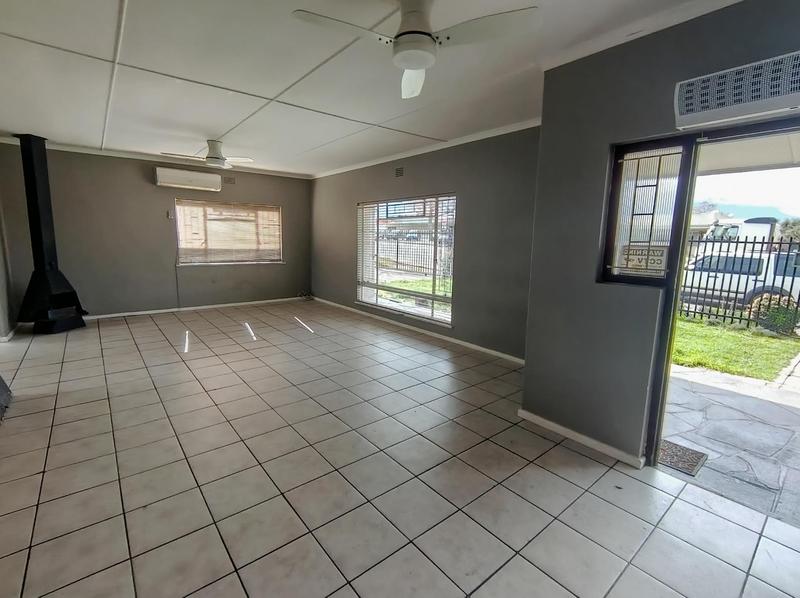 To Let Commercial Property for Rent in Prince Alfred Hamlet Western Cape
